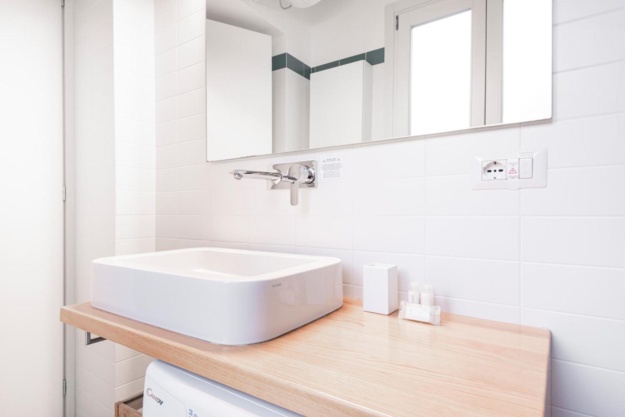 Amazing flat near Duomo&Colonne di San Lorenzo by Easylife Milano Esterno foto